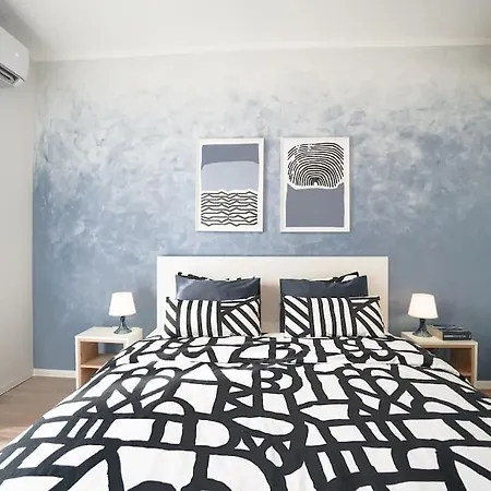 Modern Sunny & Airy Apt In Business Area & Airport Parking Spot *