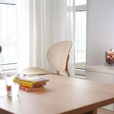 Modern Sunny & Airy Apt In Business Area & Airport Parking Spot Apartment