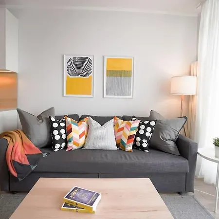 Modern Sunny & Airy Apt In Business Area & Airport Parking Spot Apartment *