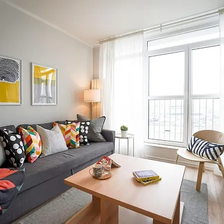 Modern Sunny & Airy Apt In Business Area & Airport Parking Spot *