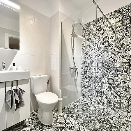 Modern Sunny & Airy Apt In Business Area & Airport Parking Spot Sofia