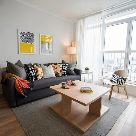 Apartment Modern Sunny & Airy Apt In Business Area & Airport Parking Spot *